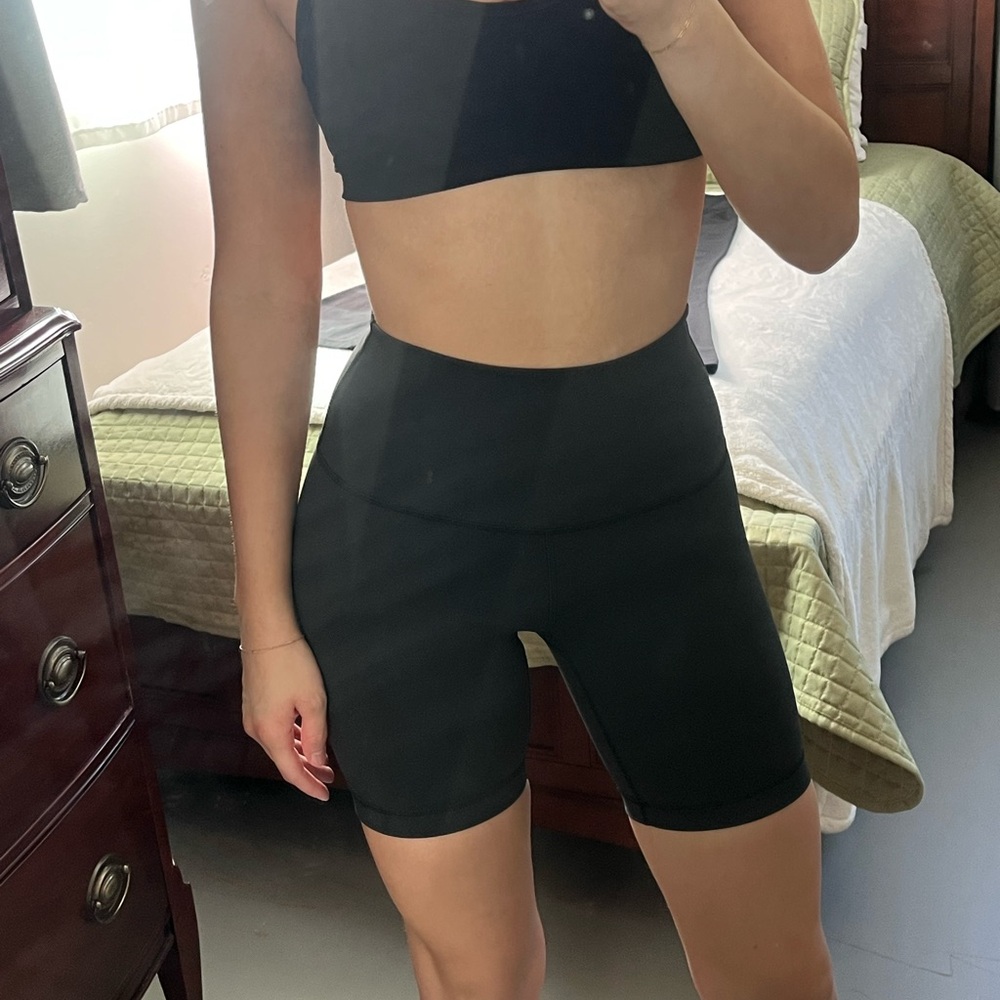 Lululemon Athletica Black Wunder Train High-Rise Short 6”